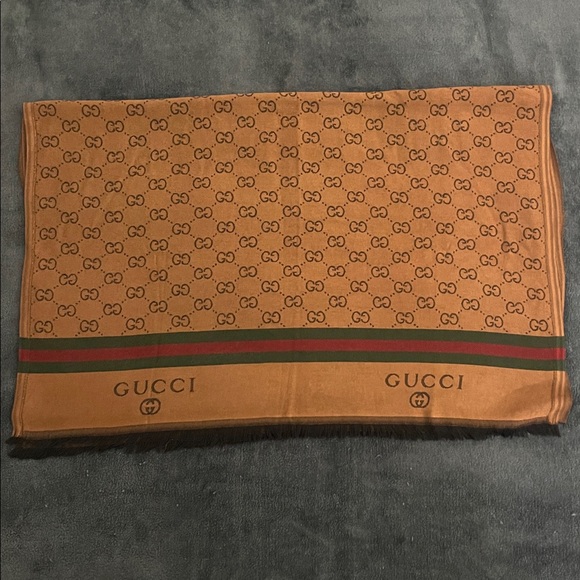 Gucci Tan GG Logo Scarf - Picture 2 of 2
